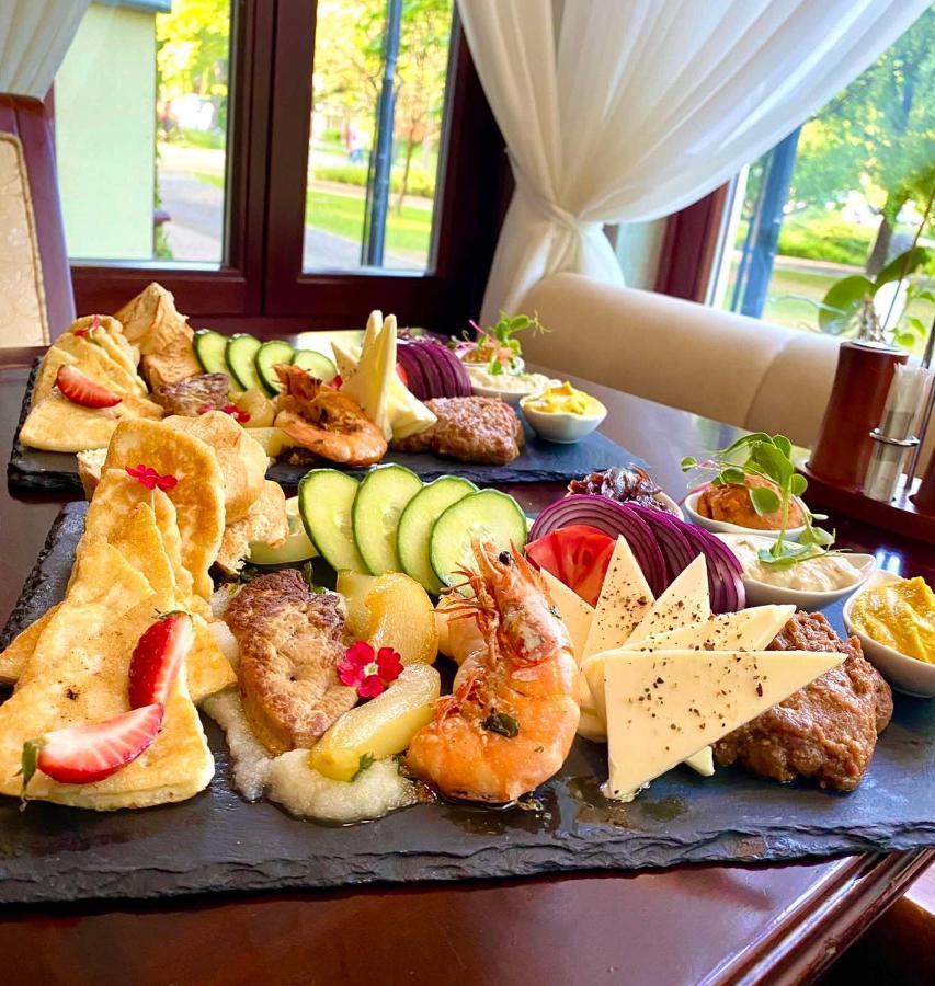 Villa Hotel Дебрецен Экстерьер фото