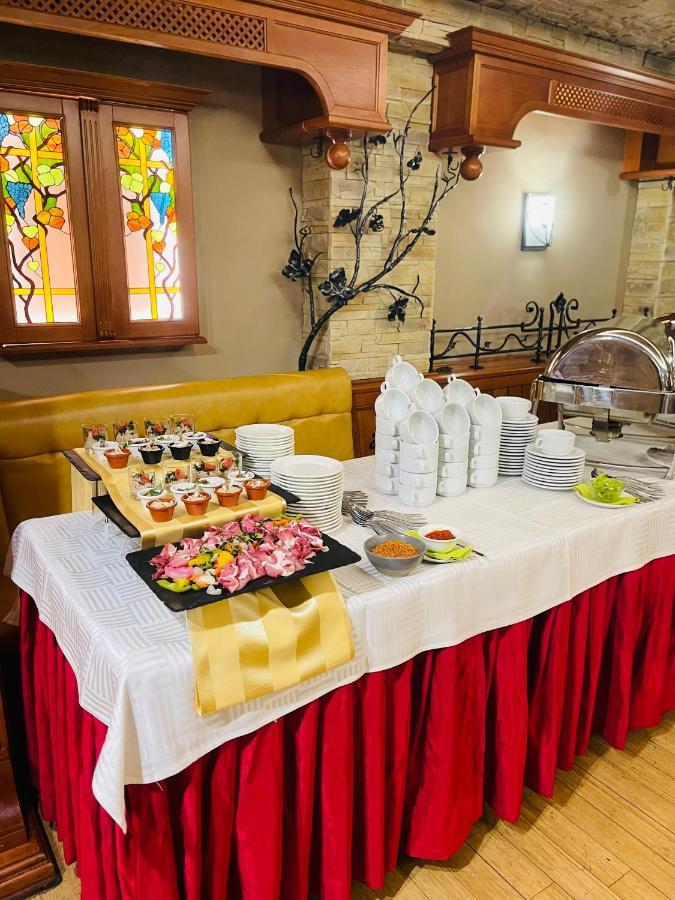 Villa Hotel Дебрецен Экстерьер фото